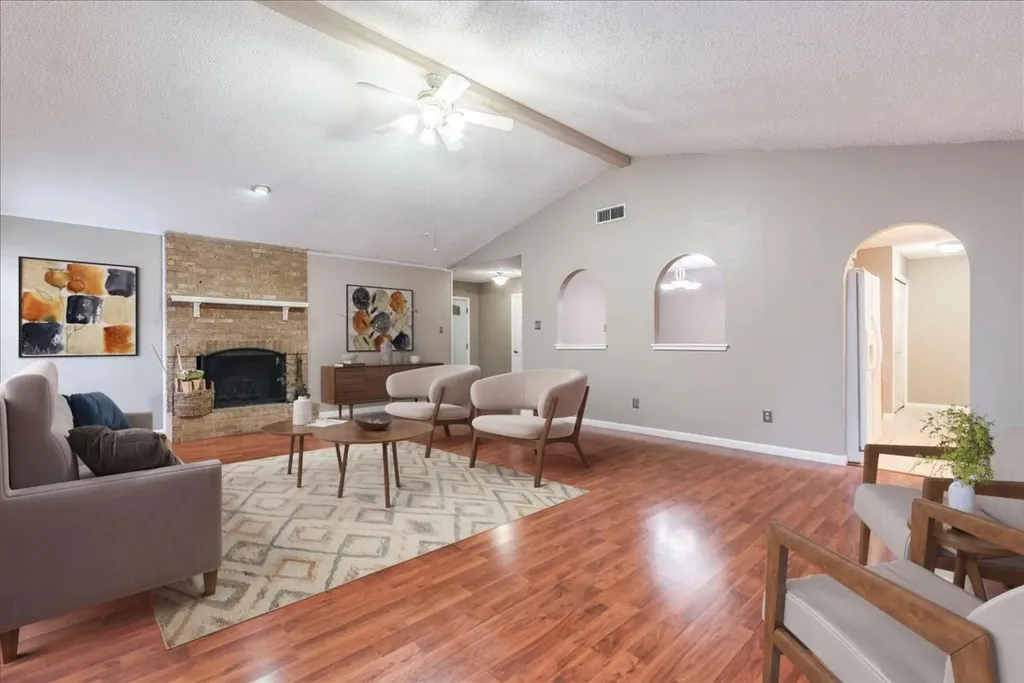 7204 Towering Oaks Drive Austin TX 78745