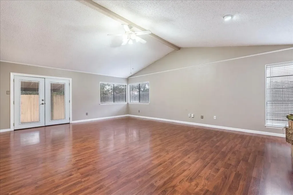 7204 Towering Oaks Drive Austin TX 78745