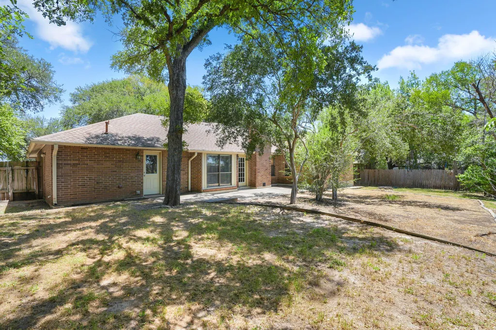 2116 Wychwood Drive Austin TX 78746