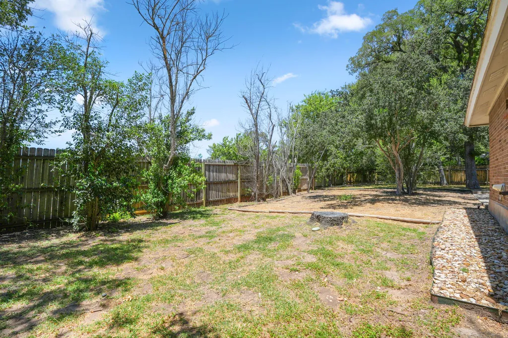 2116 Wychwood Drive Austin TX 78746