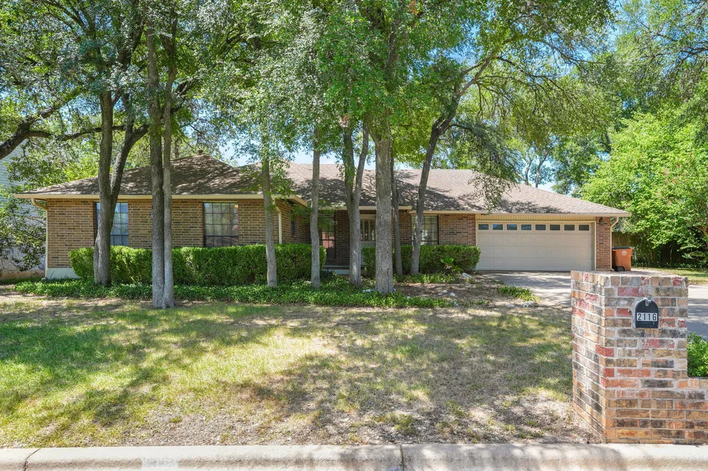 2116 Wychwood Drive Austin TX 78746