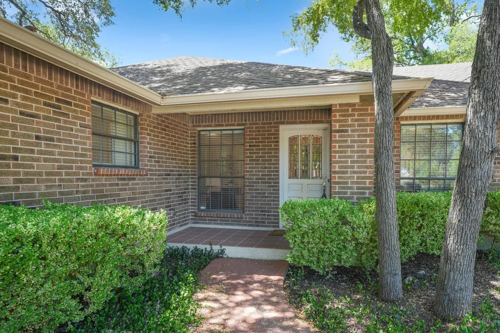 2116 Wychwood Drive Austin TX 78746