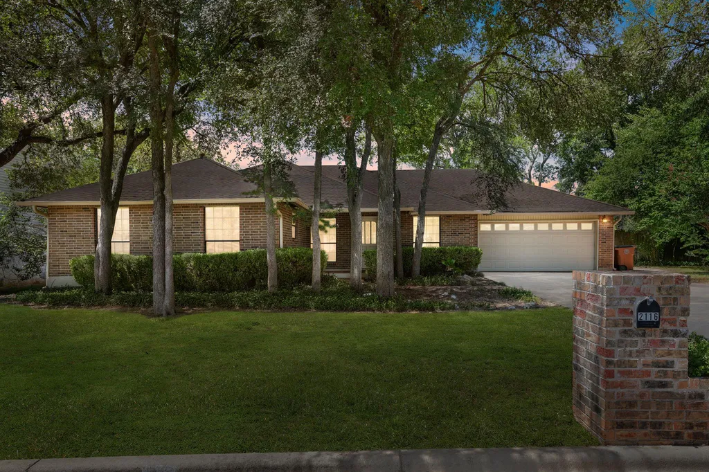 2116 Wychwood Drive Austin TX 78746
