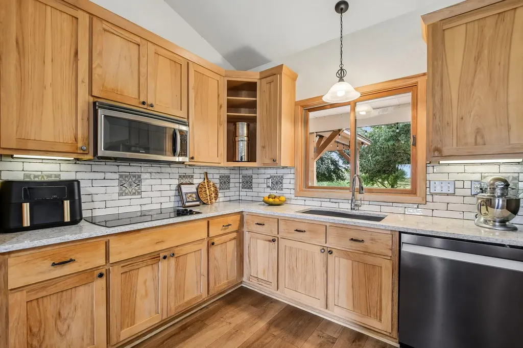 387 Goertz Drive Red Rock TX 78662