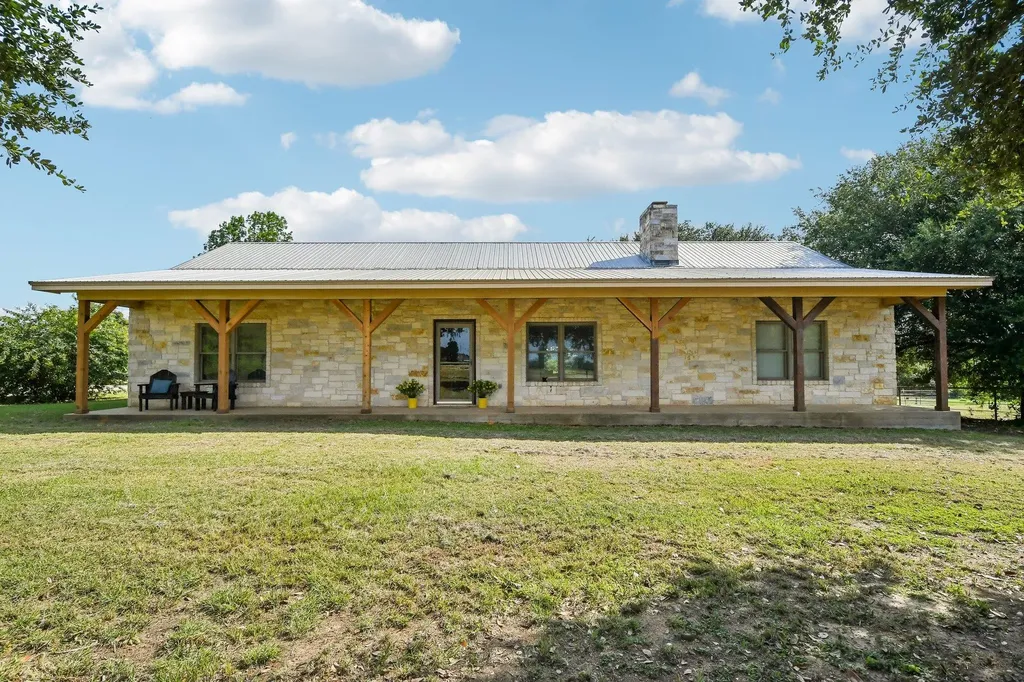 387 Goertz Drive Red Rock TX 78662