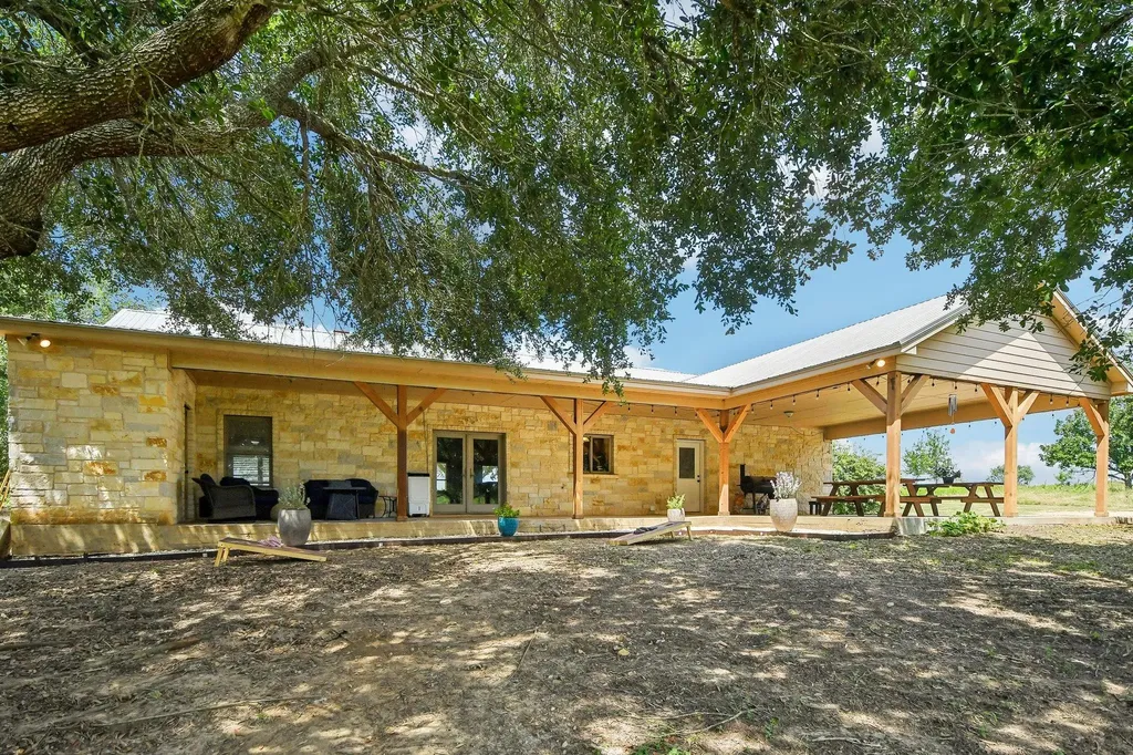 387 Goertz Drive Red Rock TX 78662