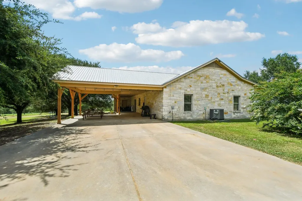 387 Goertz Drive Red Rock TX 78662
