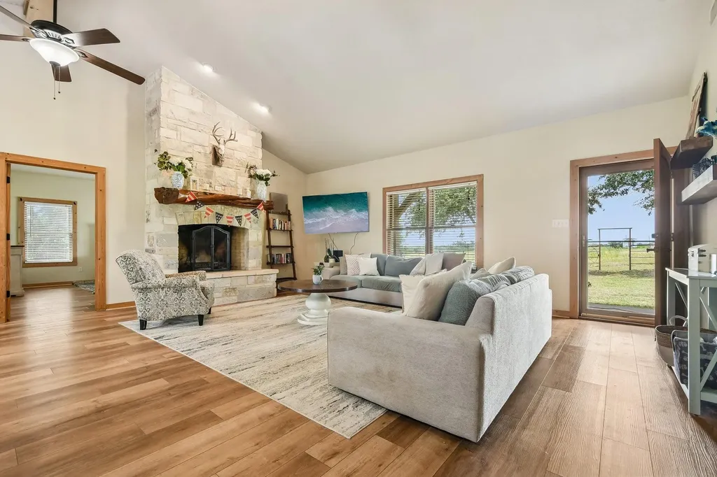 387 Goertz Drive Red Rock TX 78662
