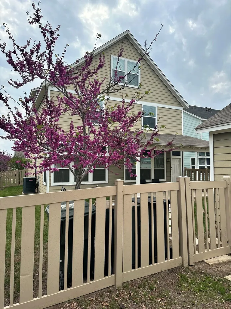 1269 Nevarez Kyle TX 78640