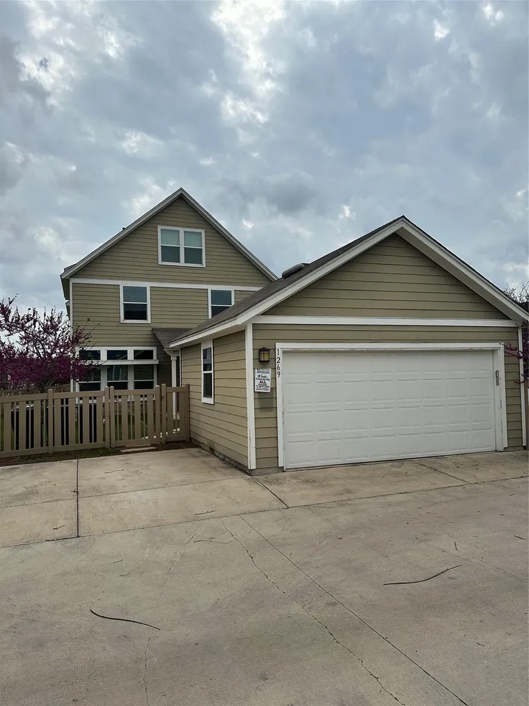 1269 Nevarez Kyle TX 78640