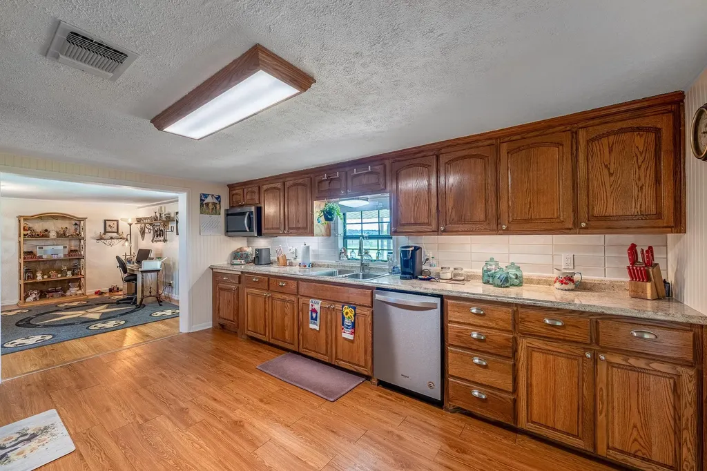 1360 Us Highway 84 Highway W Mullin TX 76864