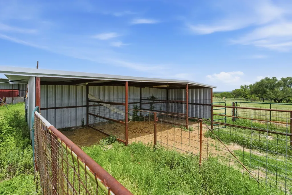 1360 Us Highway 84 Highway W Mullin TX 76864