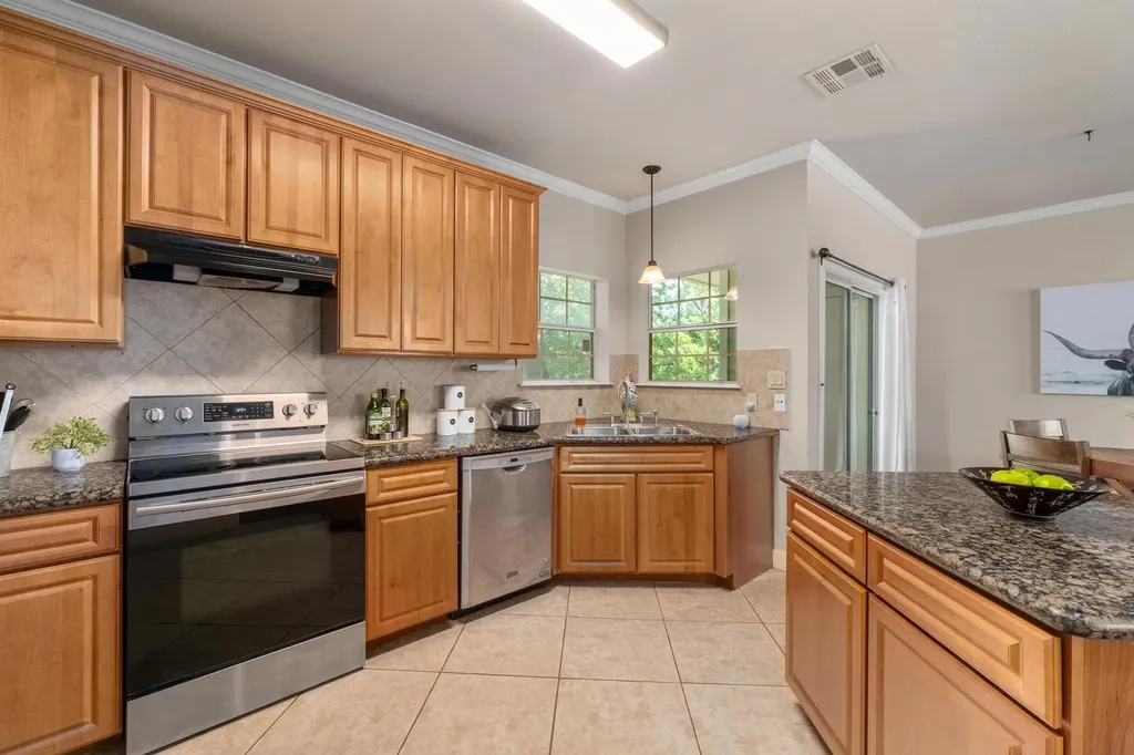 1402 Parker Lane Austin TX 78741