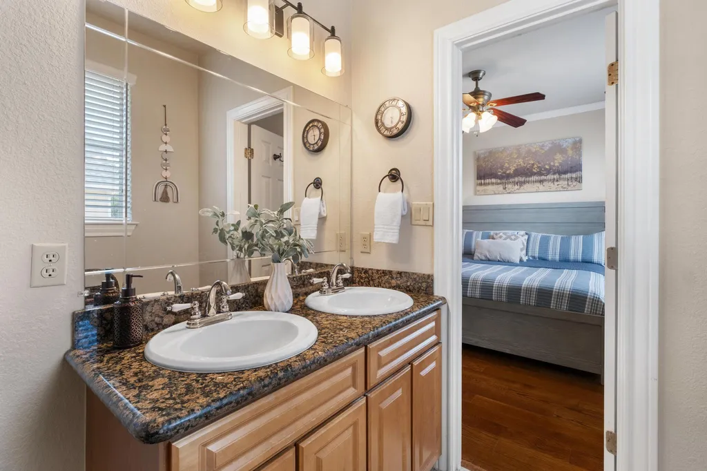 1402 Parker Lane Austin TX 78741