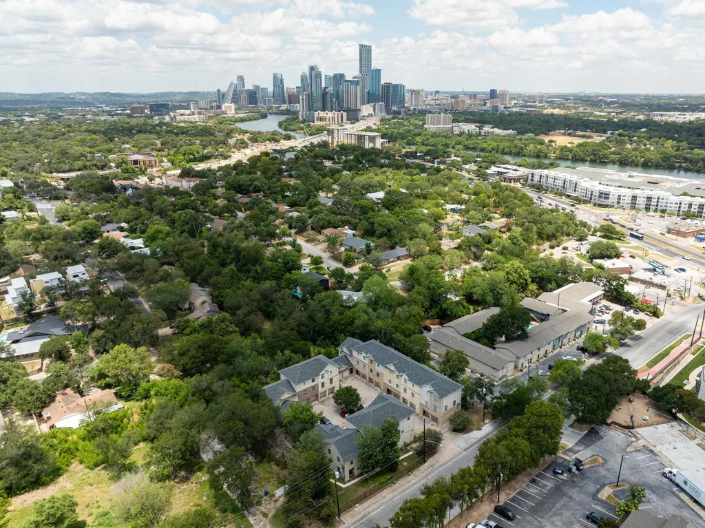 1402 Parker Lane Austin TX 78741