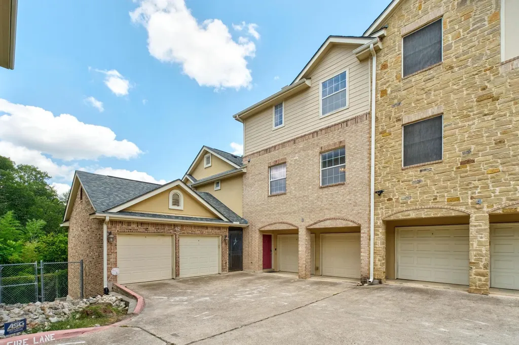 1402 Parker Lane Austin TX 78741