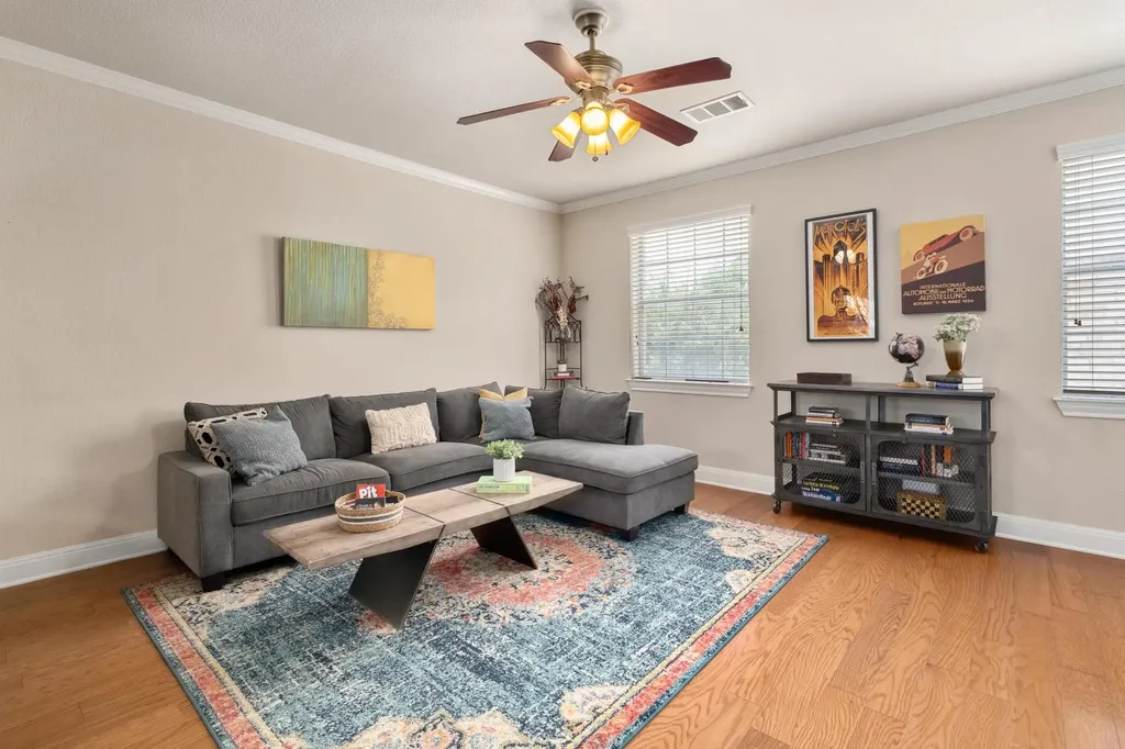 1402 Parker Lane Austin TX 78741