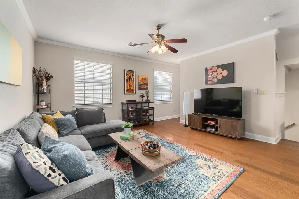 1402 Parker Lane Austin TX 78741