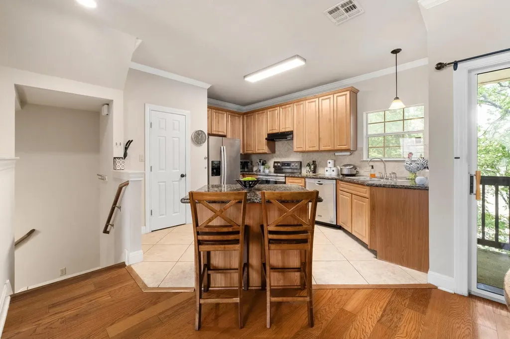 1402 Parker Lane Austin TX 78741