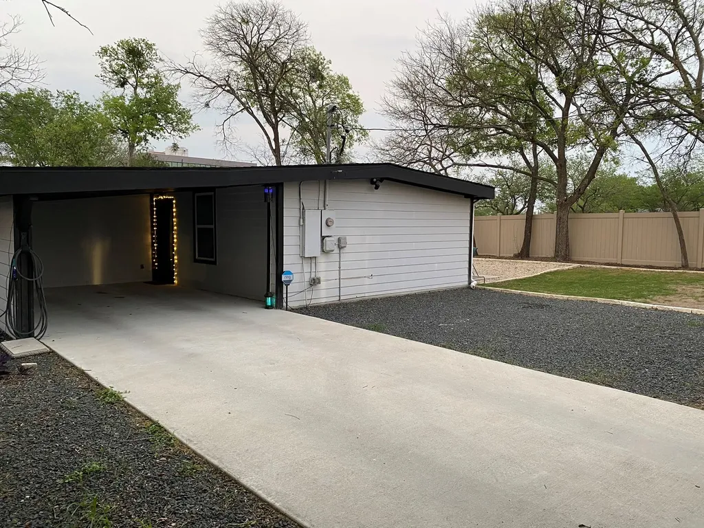 1102 Clayton Lane Austin TX 78723
