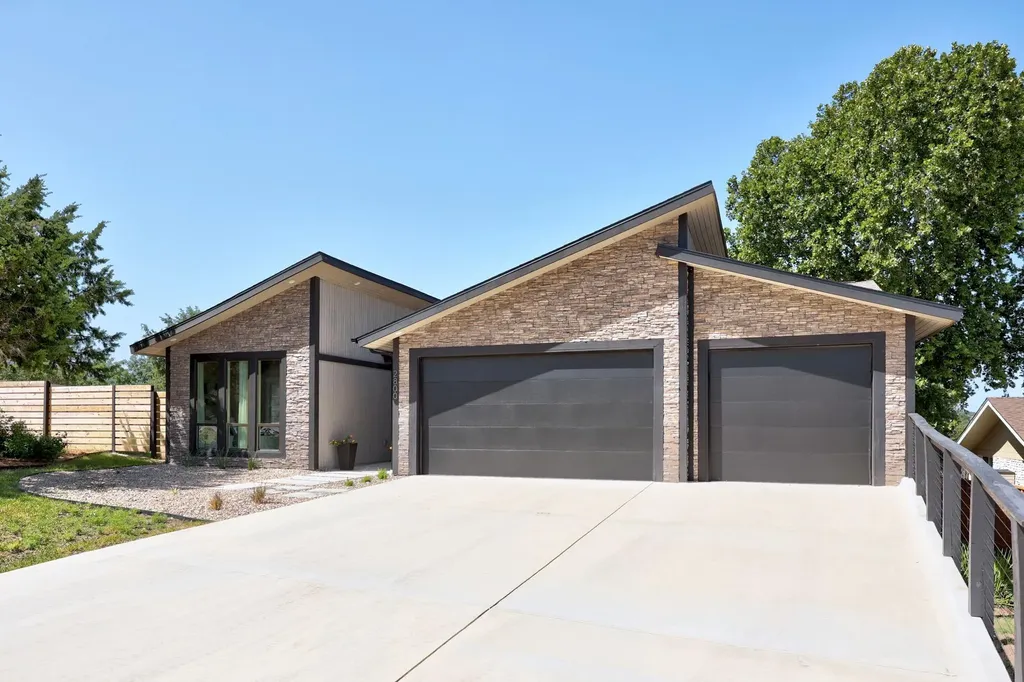 2800 Douglas Cove Lago Vista TX 78645