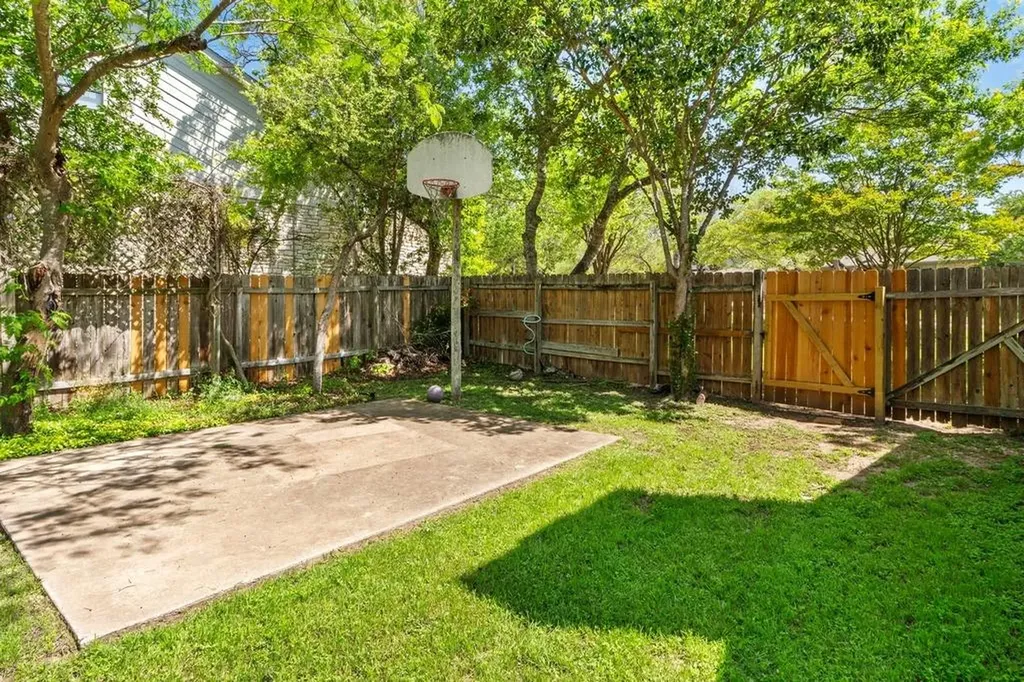 6603 Whitemarsh Valley Walk Austin TX 78746