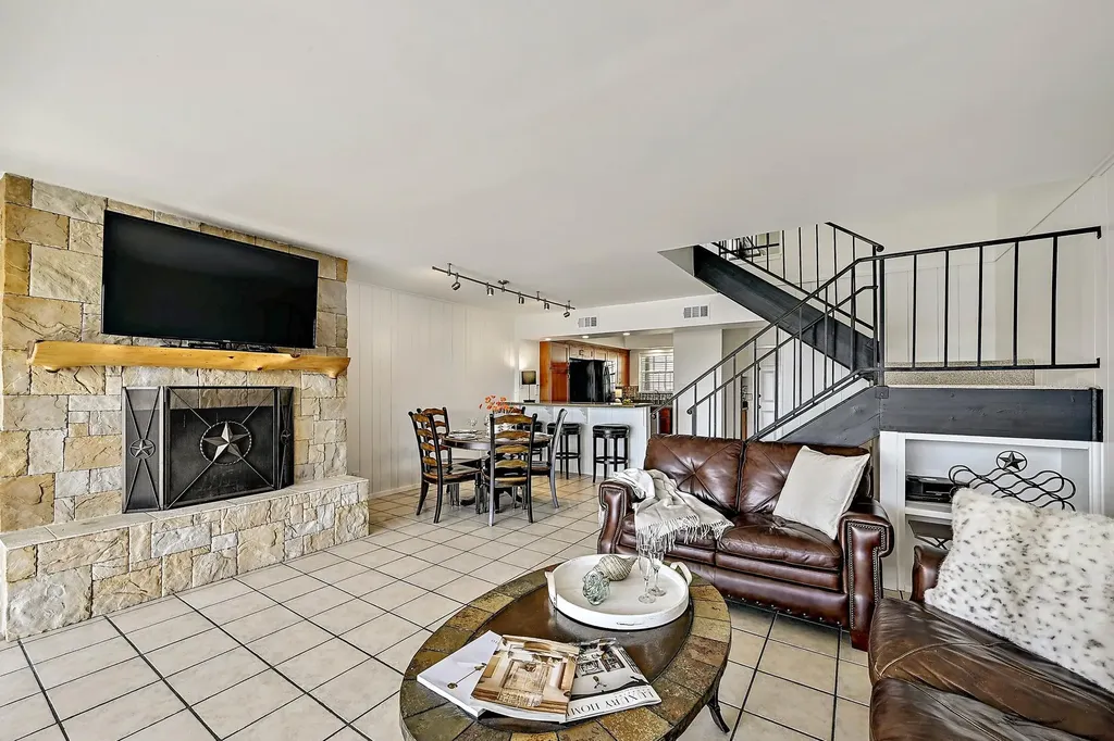 1601 Judy Lynn Drive Spicewood TX 78669