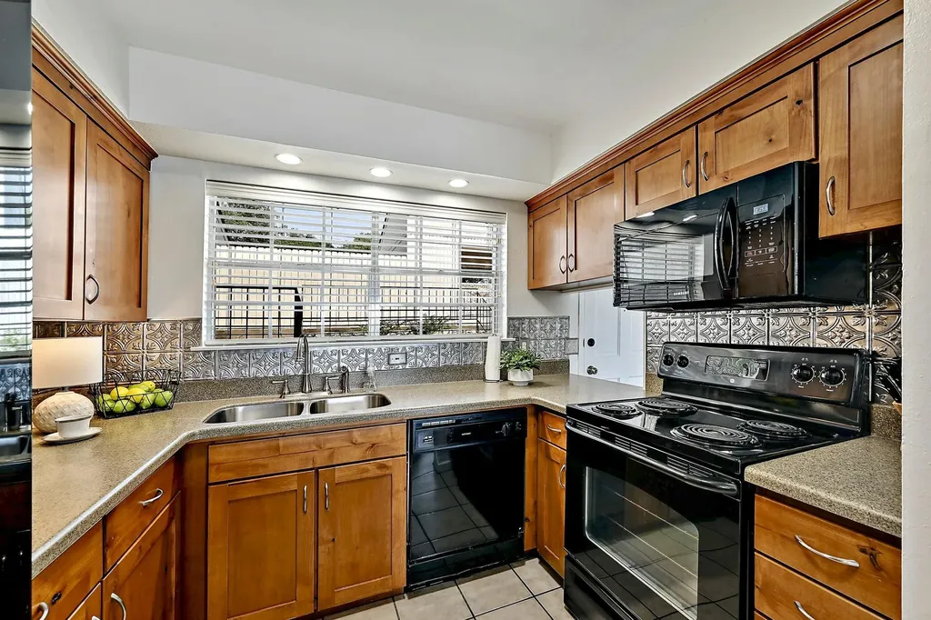 1601 Judy Lynn Drive Spicewood TX 78669