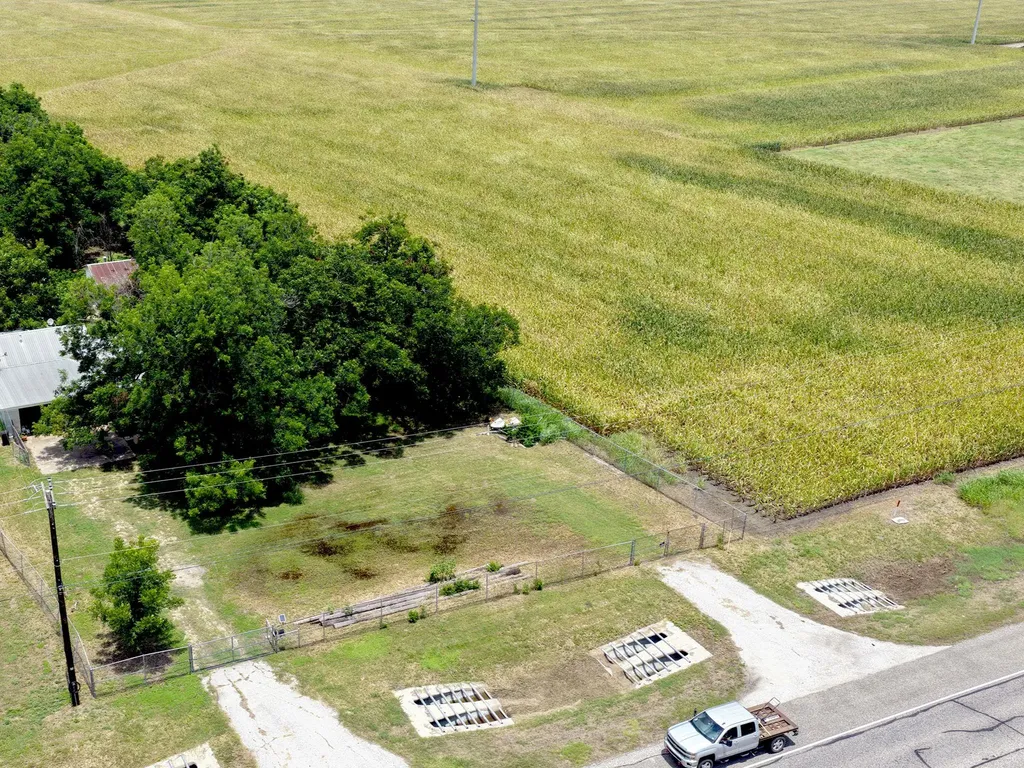 22555 State Highway 79 Highway Taylor TX 76574