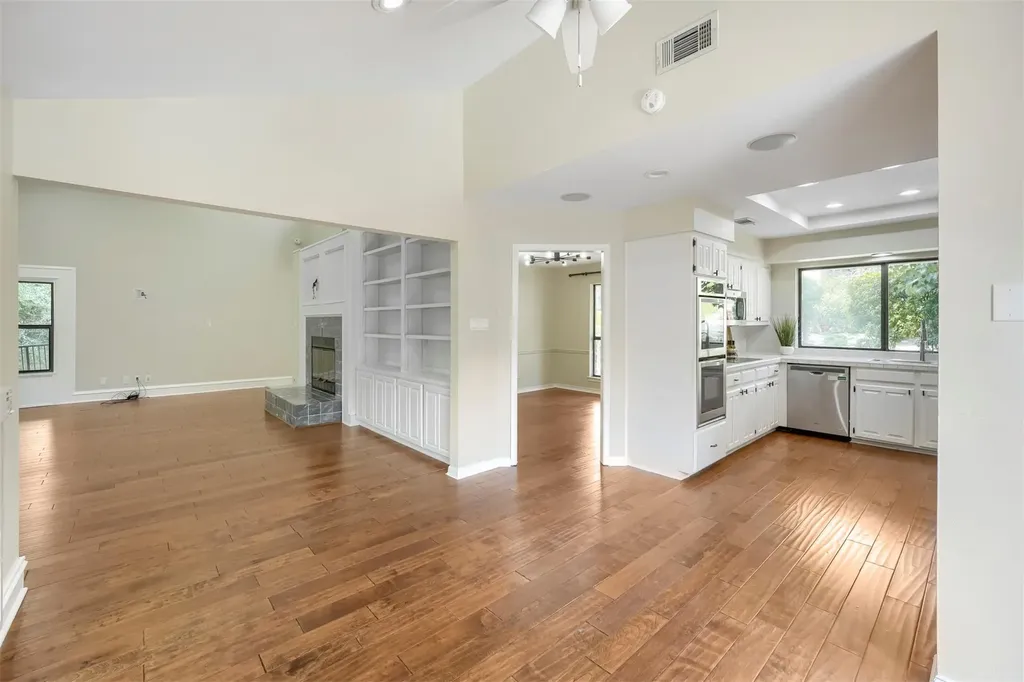 9302 Rolling Oaks Trail Austin TX 78750