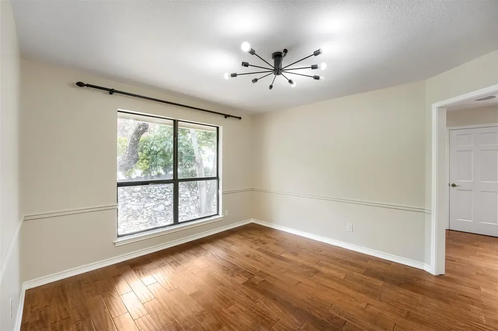 9302 Rolling Oaks Trail Austin TX 78750