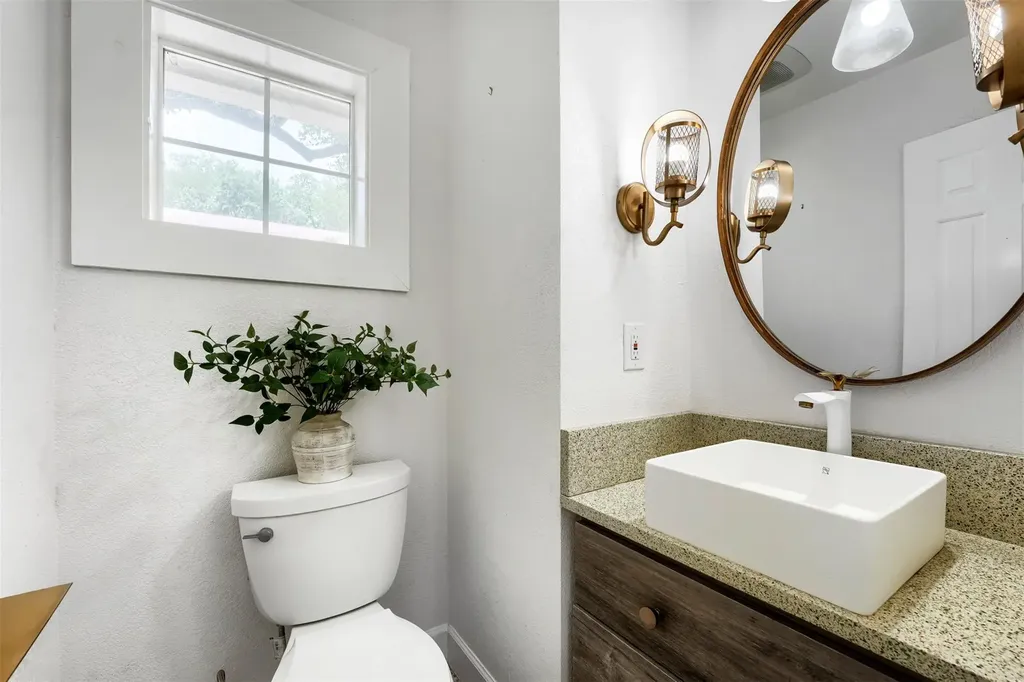 9302 Rolling Oaks Trail Austin TX 78750