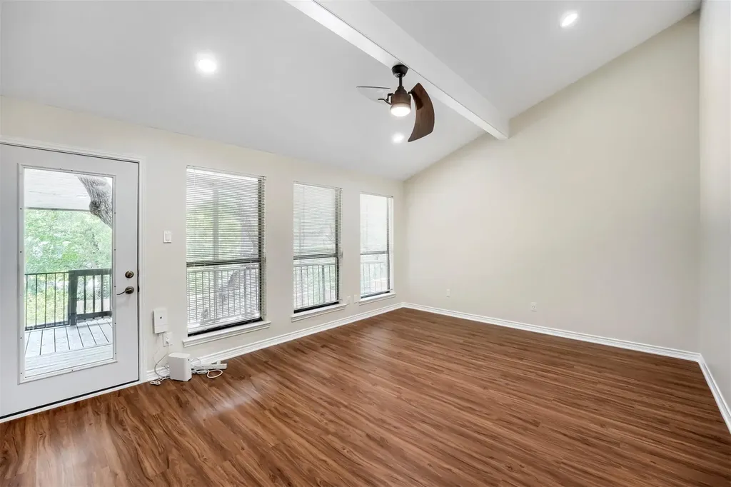 9302 Rolling Oaks Trail Austin TX 78750