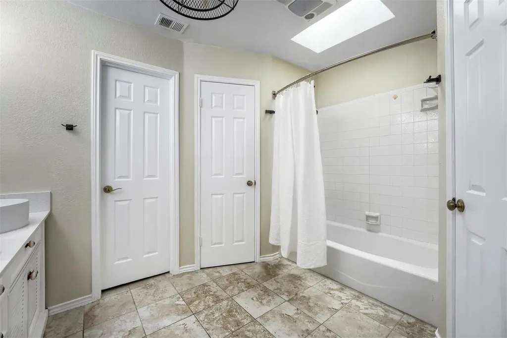 9302 Rolling Oaks Trail Austin TX 78750