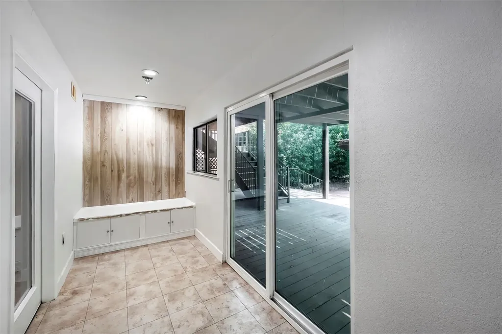 9302 Rolling Oaks Trail Austin TX 78750