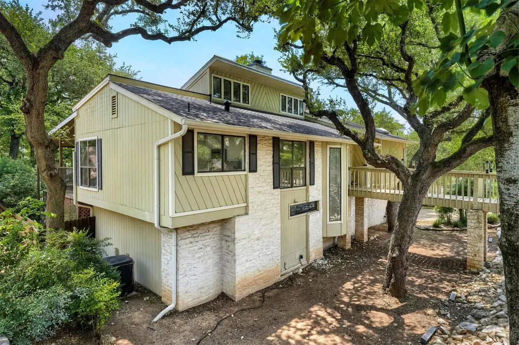 9302 Rolling Oaks Trail Austin TX 78750