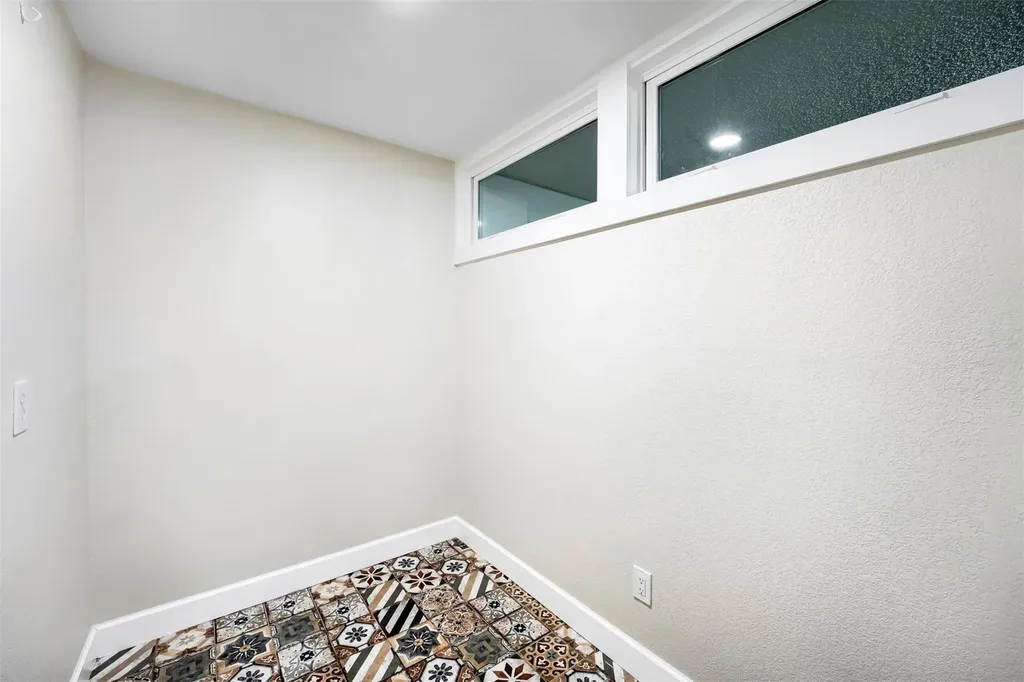 9302 Rolling Oaks Trail Austin TX 78750