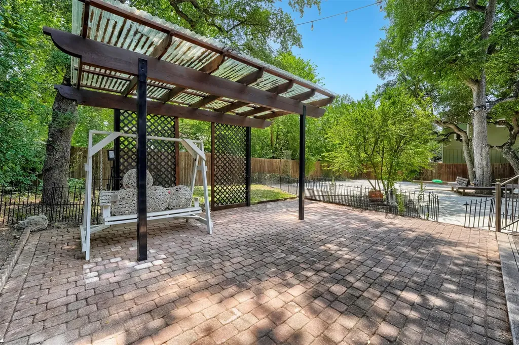9302 Rolling Oaks Trail Austin TX 78750