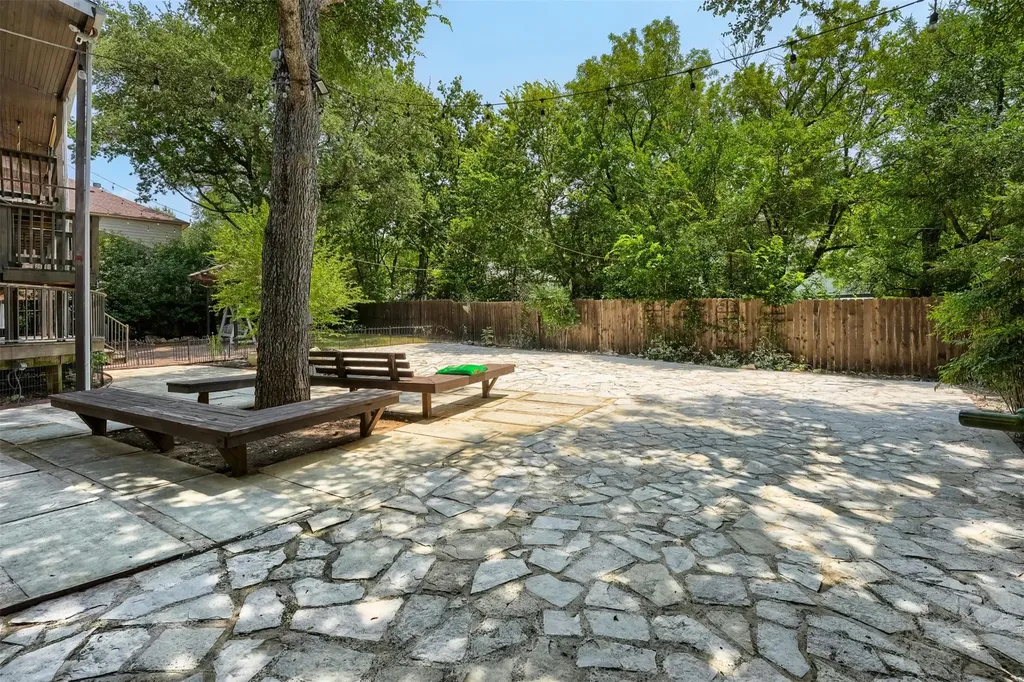 9302 Rolling Oaks Trail Austin TX 78750