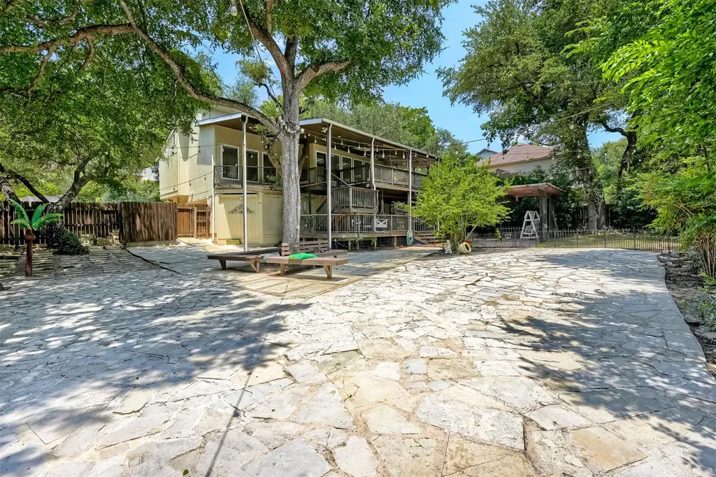 9302 Rolling Oaks Trail Austin TX 78750
