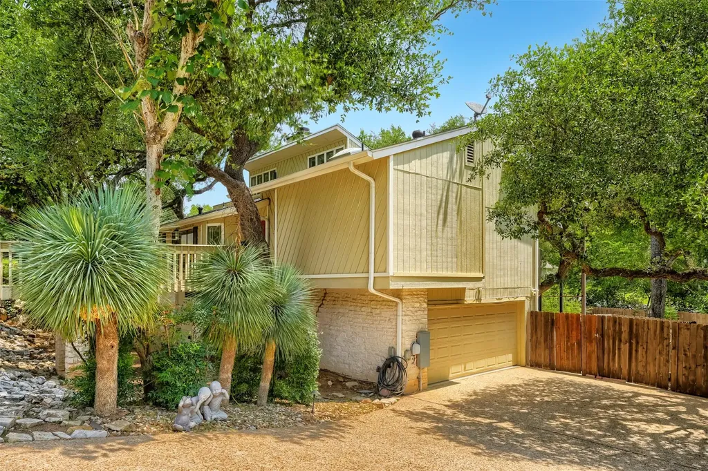 9302 Rolling Oaks Trail Austin TX 78750