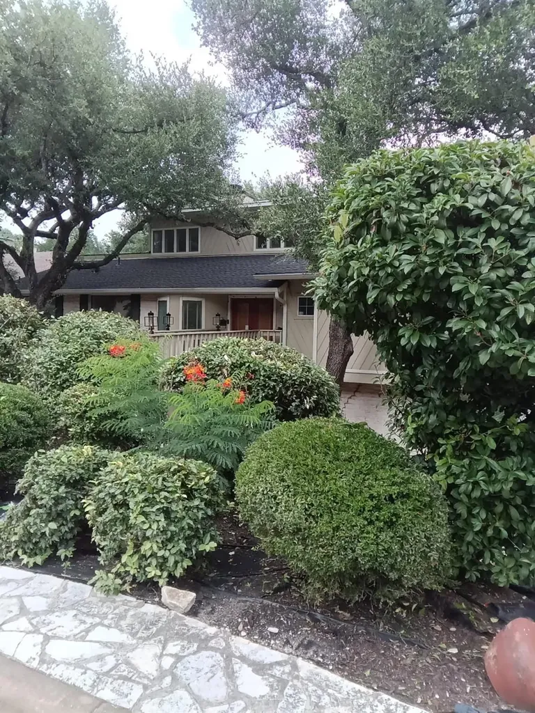 9302 Rolling Oaks Trail Austin TX 78750