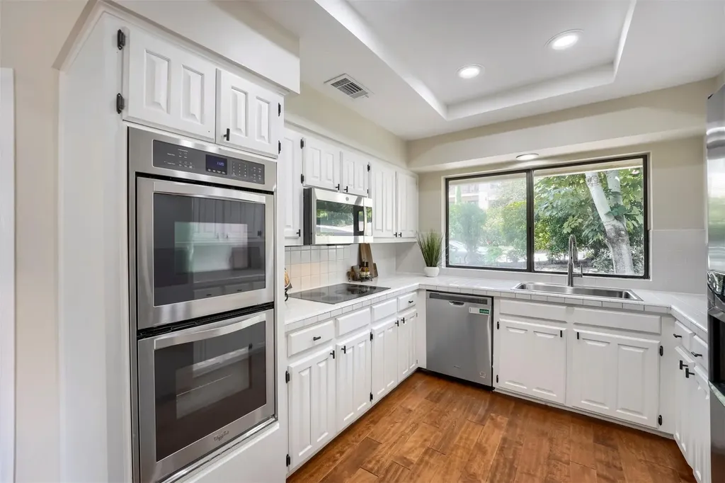 9302 Rolling Oaks Trail Austin TX 78750