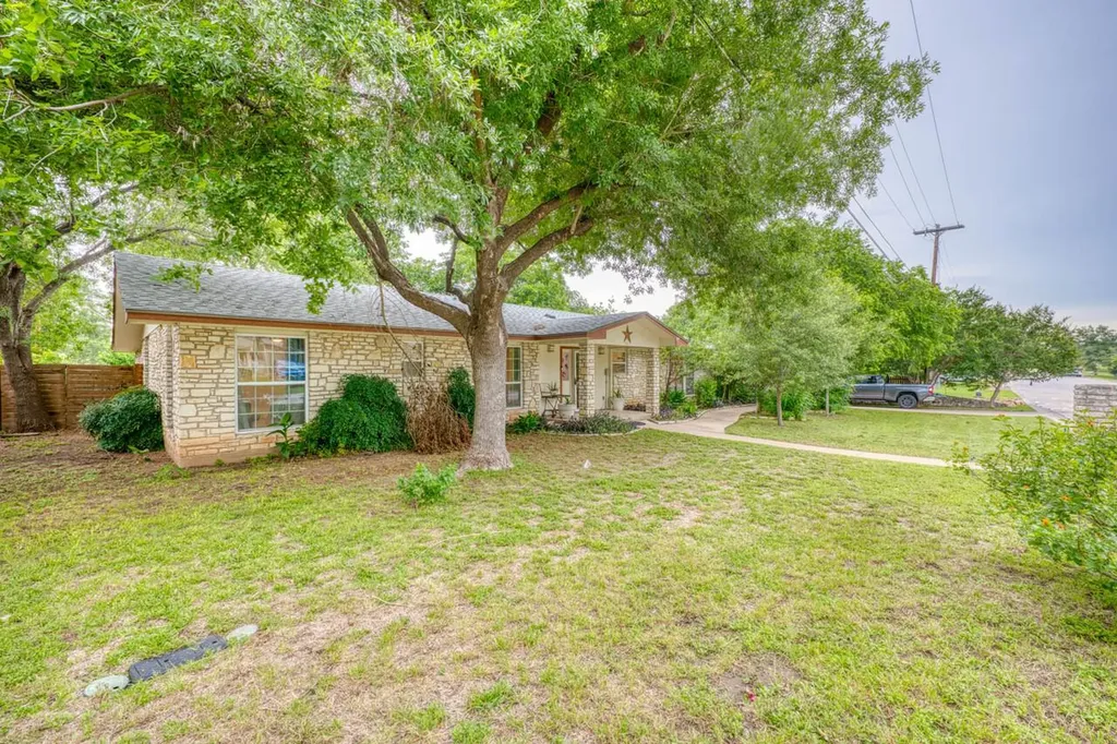 301 6th Street Marble Falls TX 78654