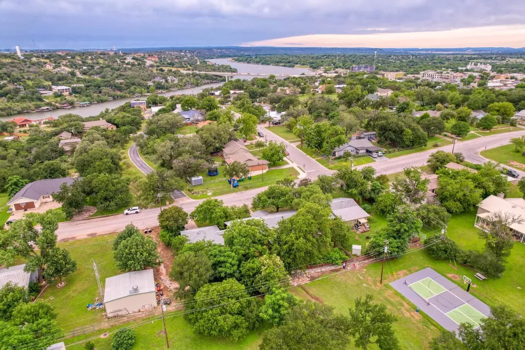 301 6th Street Marble Falls TX 78654