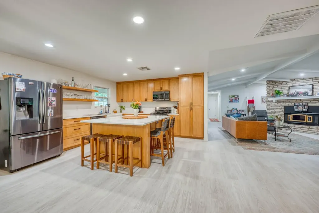 301 6th Street Marble Falls TX 78654