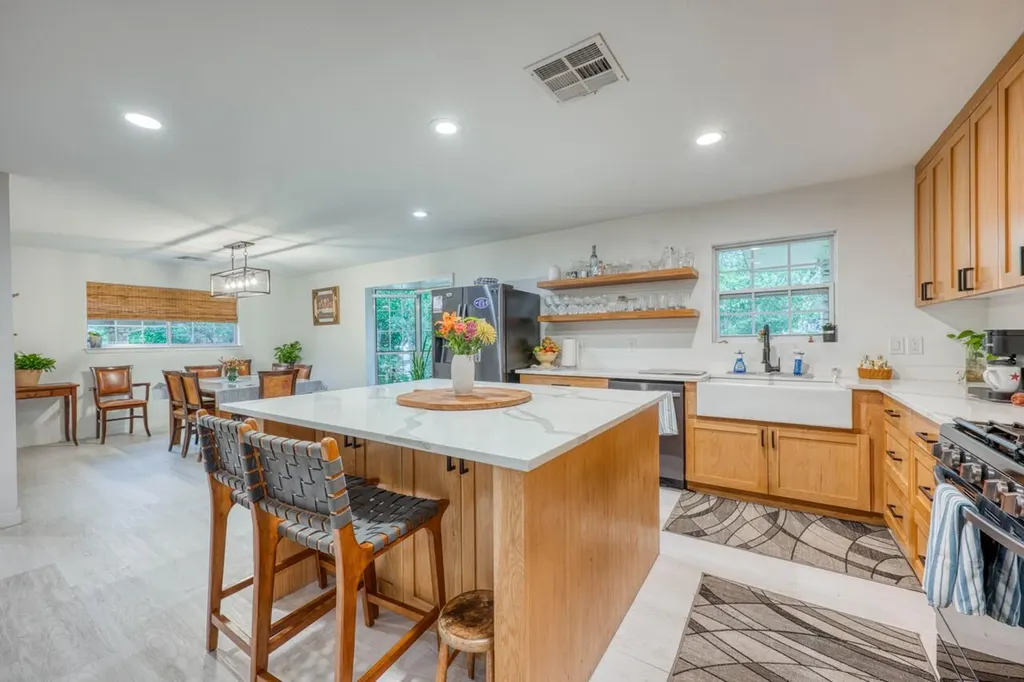 301 6th Street Marble Falls TX 78654