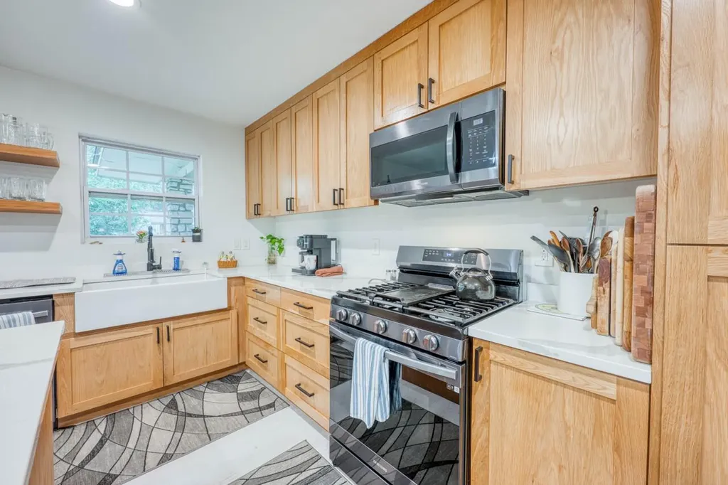 301 6th Street Marble Falls TX 78654