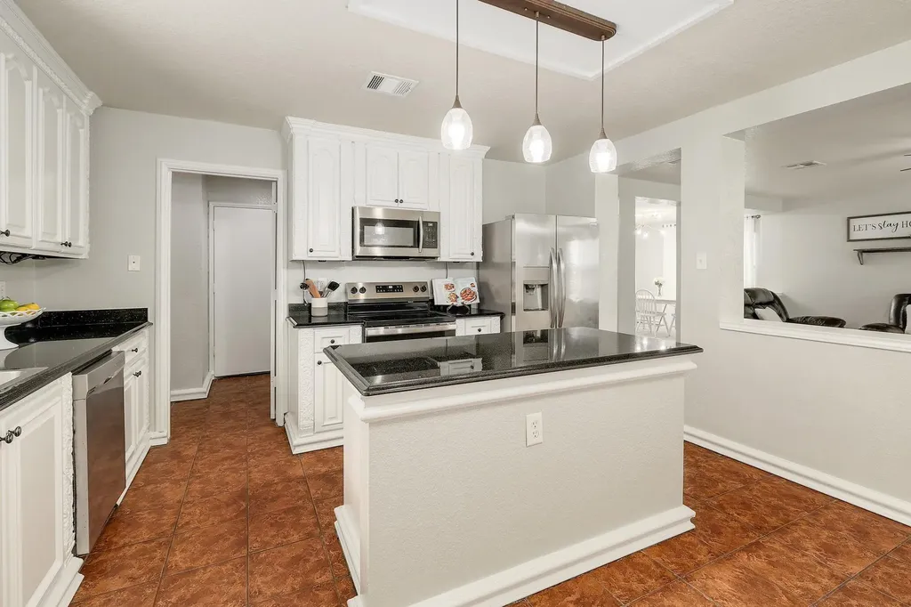 335 Mistletoe Lane Kyle TX 78640