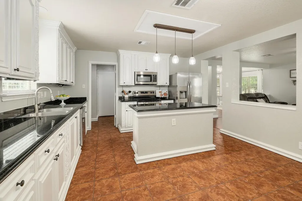 335 Mistletoe Lane Kyle TX 78640